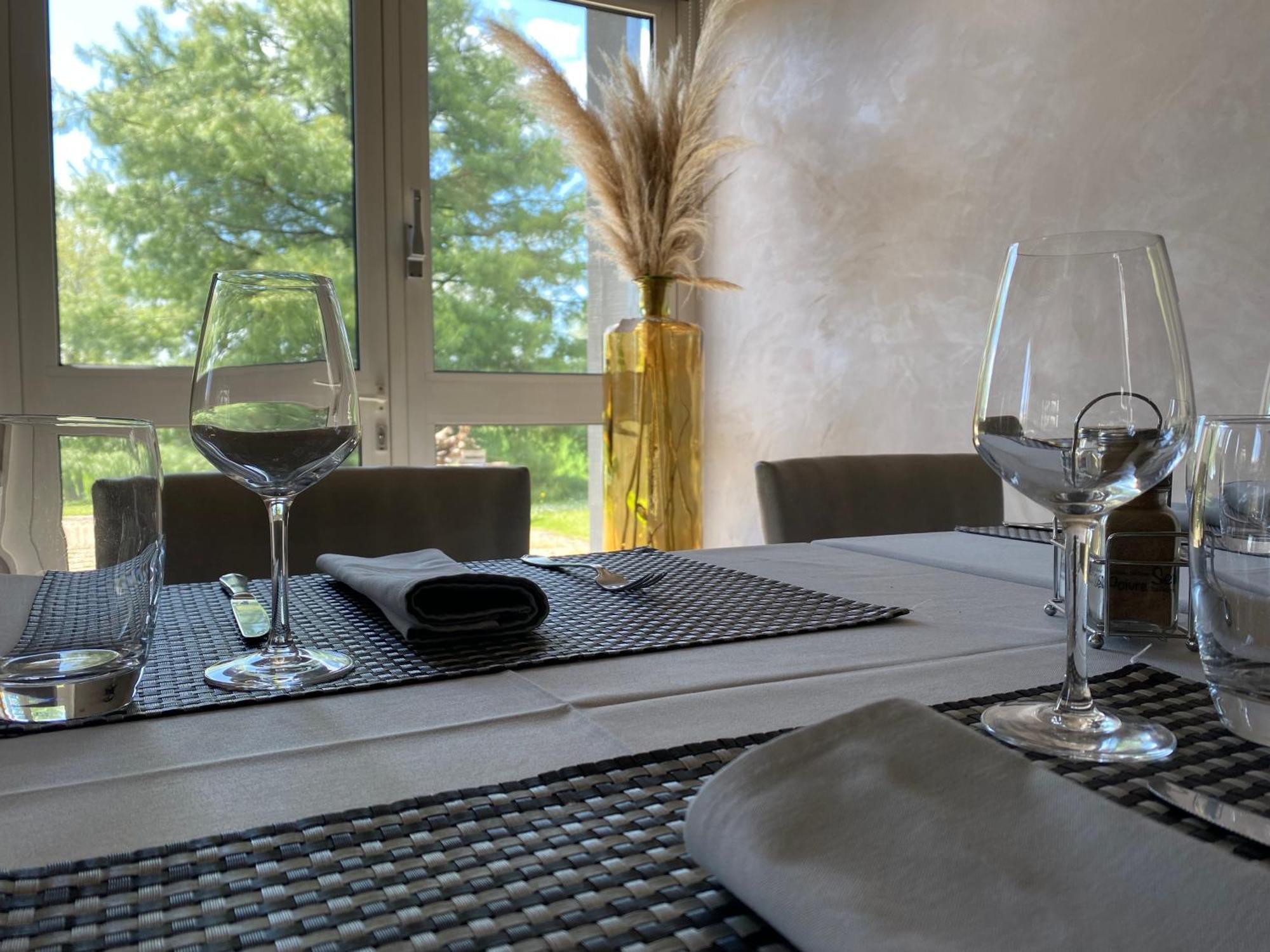 Les Orchidees , Hotel & Restaurant Verdun-sur-Meuse ภายนอก รูปภาพ