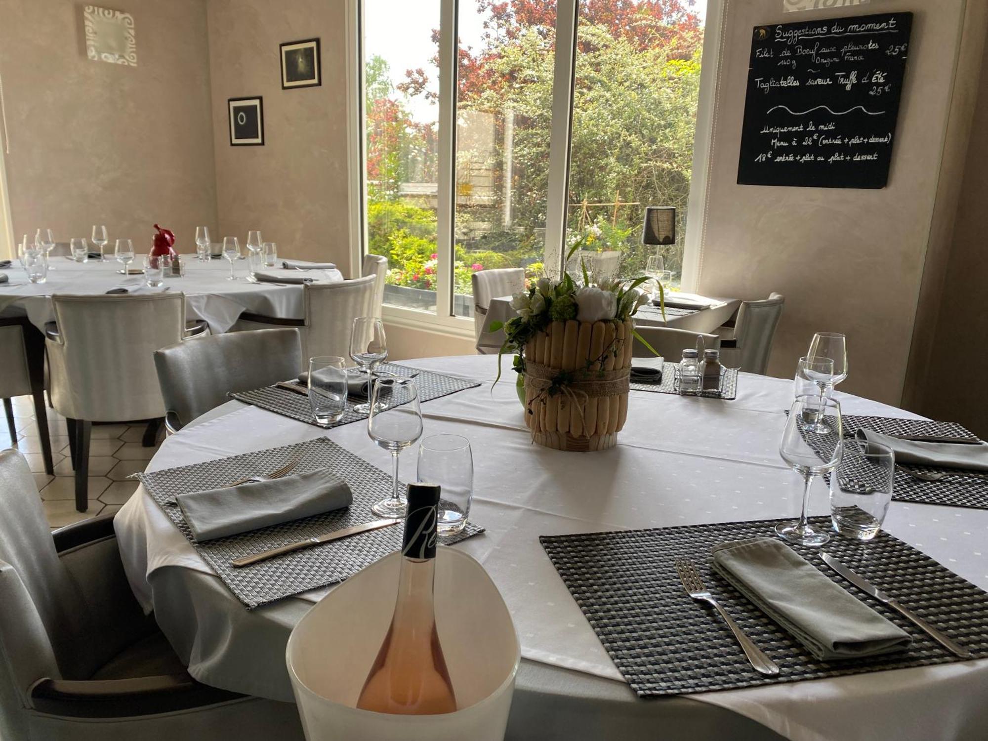 Les Orchidees , Hotel & Restaurant Verdun-sur-Meuse ภายนอก รูปภาพ