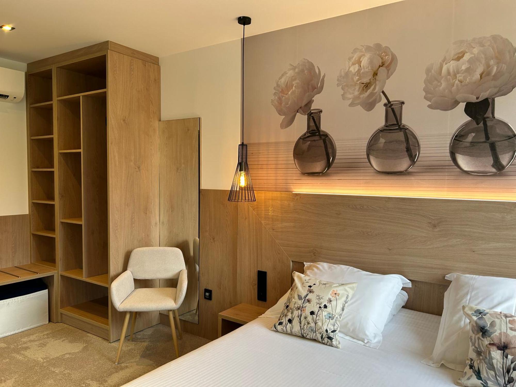 Les Orchidees , Hotel & Restaurant Verdun-sur-Meuse ภายนอก รูปภาพ