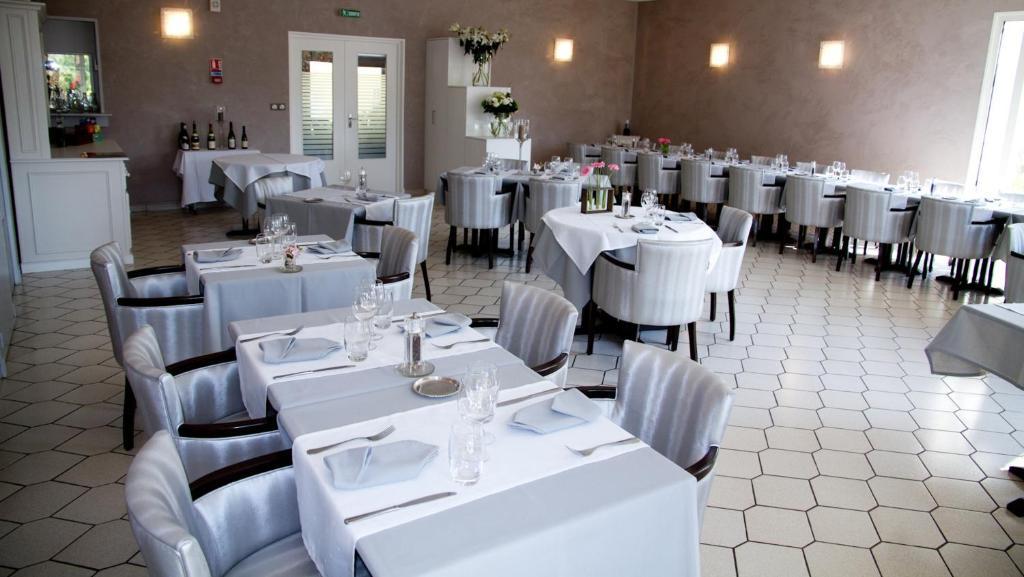Les Orchidees , Hotel & Restaurant Verdun-sur-Meuse ภายนอก รูปภาพ