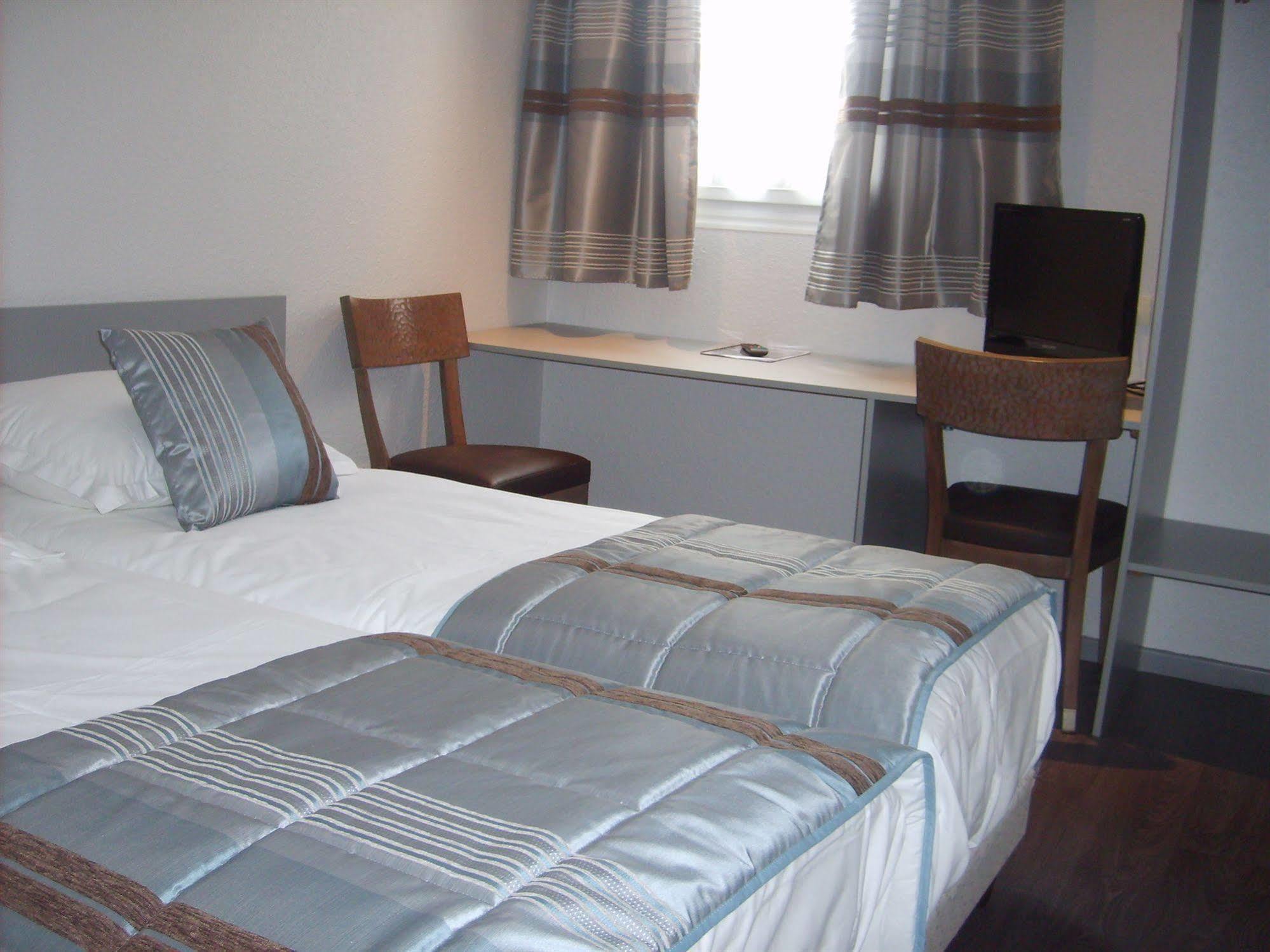 Les Orchidees , Hotel & Restaurant Verdun-sur-Meuse ภายนอก รูปภาพ